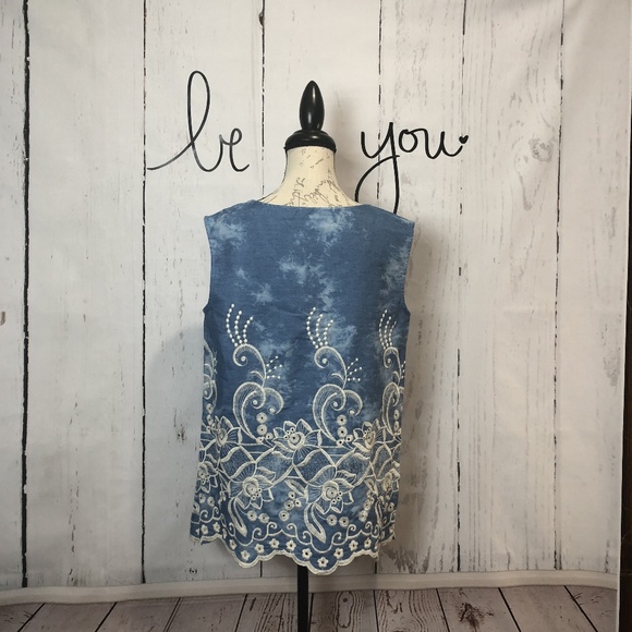 Host Pick!! Blue & Ivory Embroidered Top USA made - Picture 2 of 6